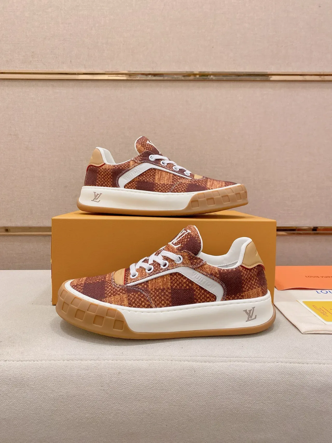 Louis Vuitton LV Trainer Marrón Beige Monogram Lona Superior Grid-Tread Suela de Goma Lifestyle Sneakers 8