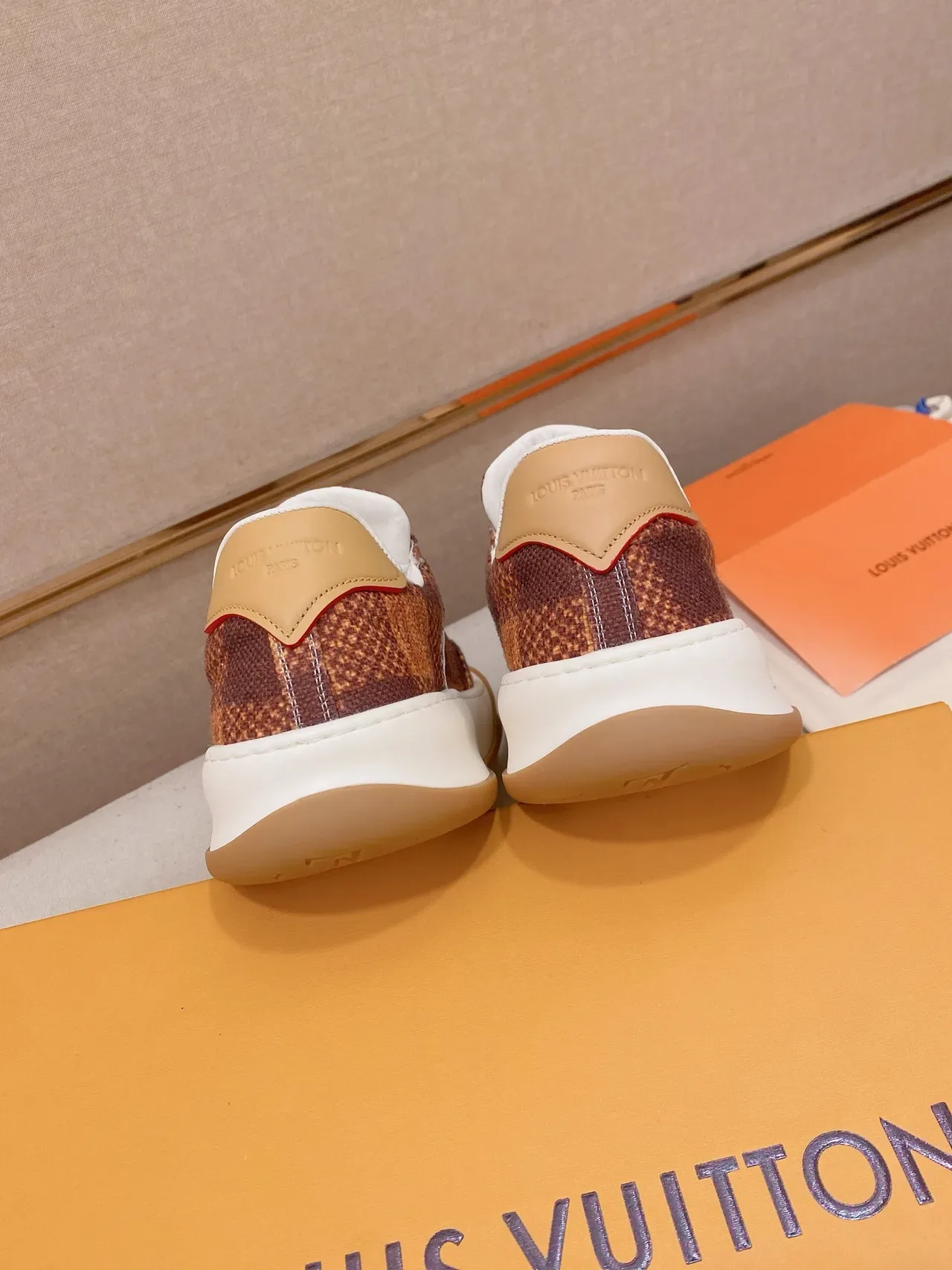Louis Vuitton LV Trainer Marrón Beige Monogram Lona Superior Grid-Tread Suela de Goma Lifestyle Sneakers 9