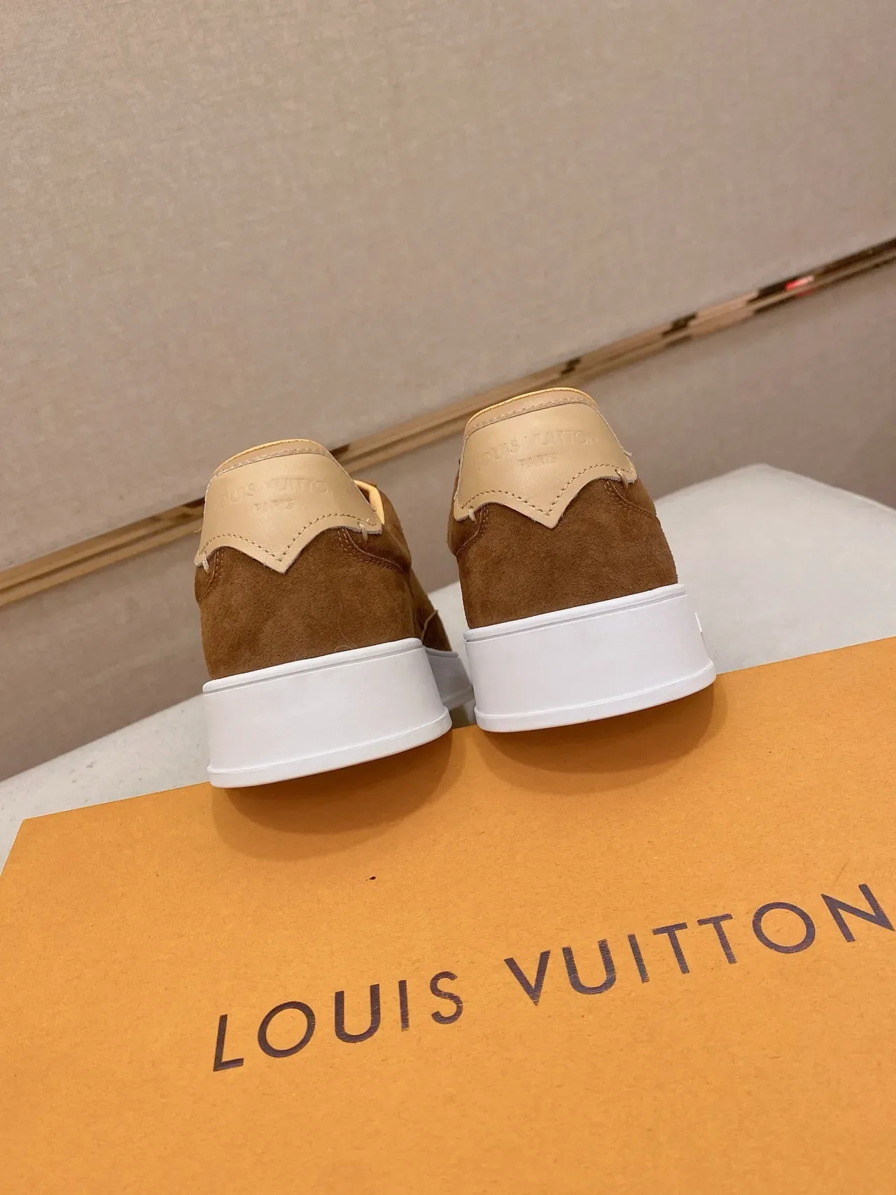 Louis Vuitton LV Trainer বাদামি সাদা সুয়েড উপরের প্ল্যাটফর্ম সোল লাইফস্টাইল স্নিকার্স 3
