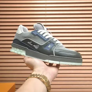 Louis Vuitton LV Trainer Gris Navy Parte superior en malla y cuero en capas Script cursivo Estilo Sneakers Lifestyle