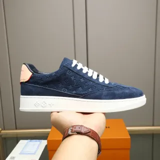 Louis Vuitton LV Trainer Navy White Monogrammed Suede Motivos Embossados en Suela Zapatillas Lifestyle