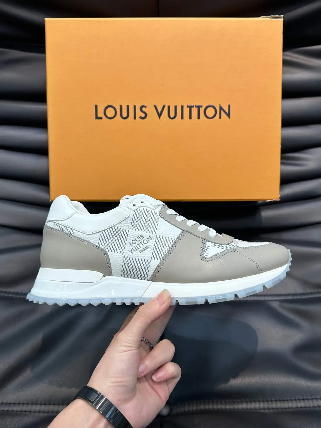 Louis Vuitton LV Trainer أبيض بيج أحذية رياضية Low-Top شبكي جلدي مُجمع 8