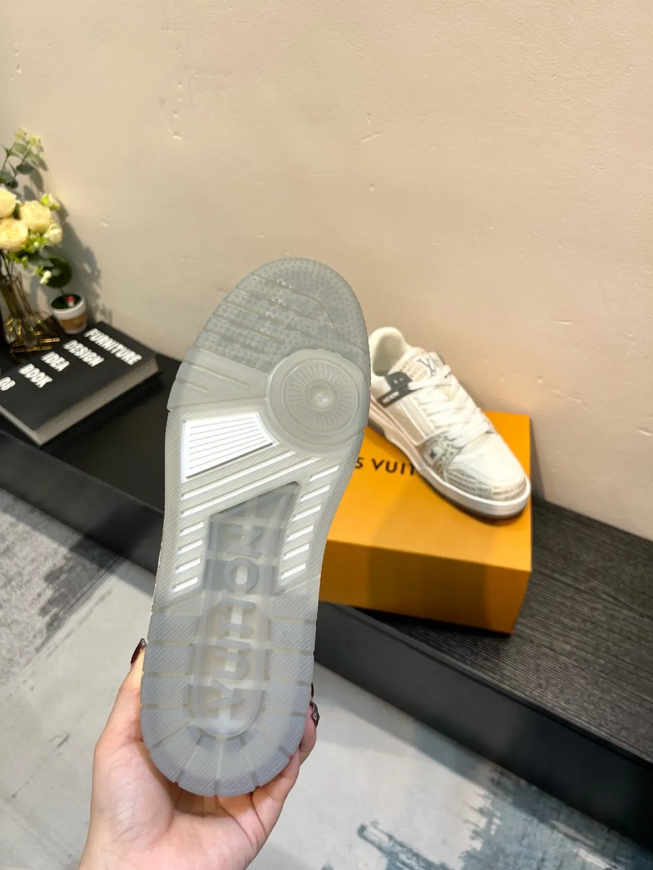 Louis Vuitton LV Trainer Cinza Branco Painéis de couro em camadas e estampado de crocodilo Sneakers de estilo de vida 9