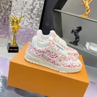 Louis Vuitton LV Trainer Tênis Lifestyle Branco e Rosa Low-Top Sola Chunky