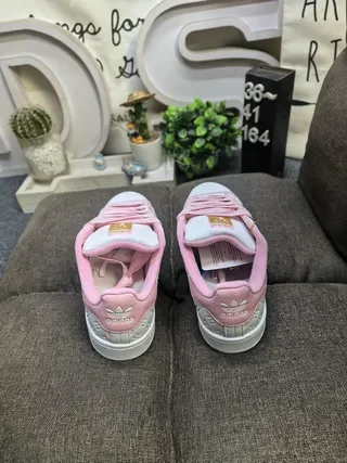 Louis Vuitton LV Trainer Chaussures lifestyle blanches argentées imprimées monogramme cuir supérieur embout perforé 8