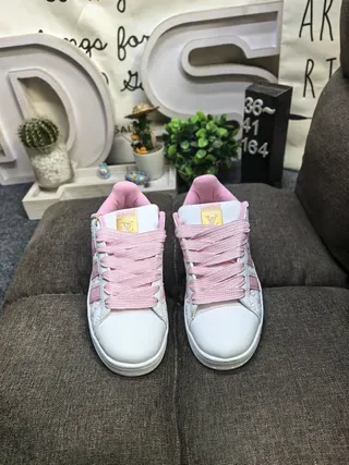 Louis Vuitton LV Trainer Chaussures lifestyle blanches argentées imprimées monogramme cuir supérieur embout perforé 10