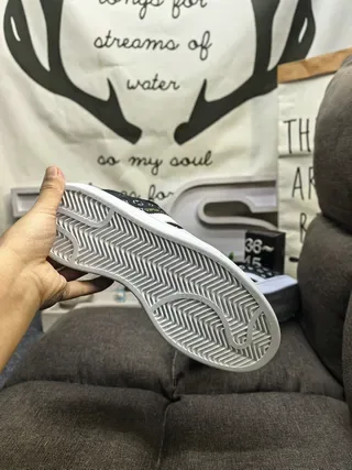 Louis Vuitton LV Trainer Chaussures lifestyle blanches argentées imprimées monogramme cuir supérieur embout perforé 14