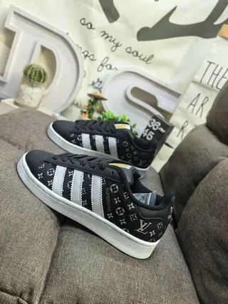Louis Vuitton LV Trainer Chaussures lifestyle blanches argentées imprimées monogramme cuir supérieur embout perforé 17