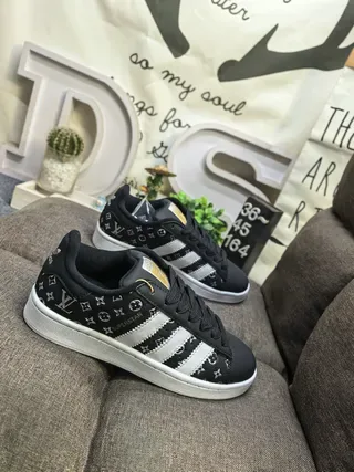 Louis Vuitton LV Trainer Chaussures lifestyle blanches argentées imprimées monogramme cuir supérieur embout perforé 19