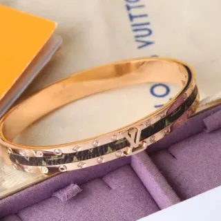 سوار Louis Vuitton Monogram لون ذهبي وردي أسود أخضر