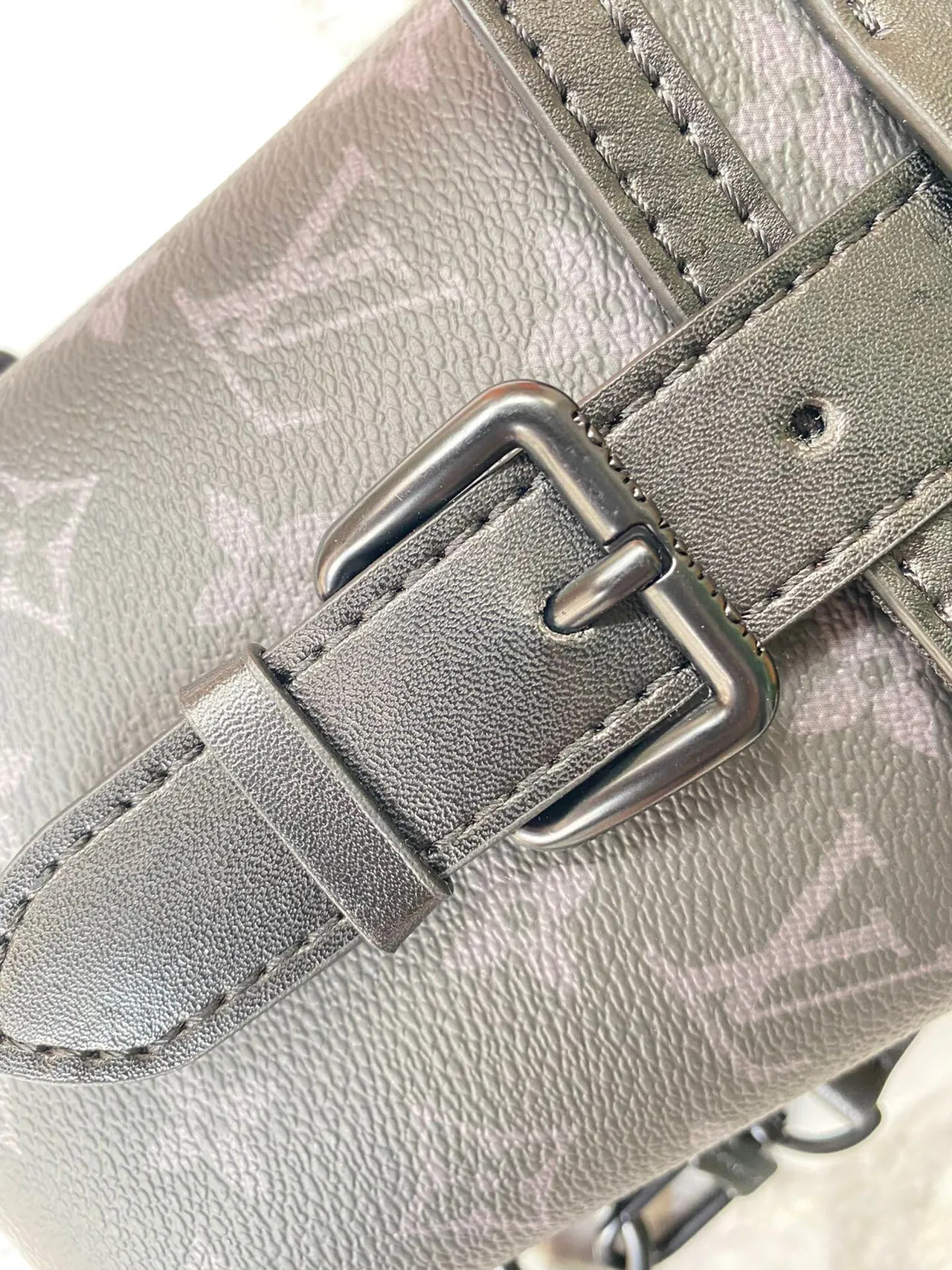 شنطة رسول Louis Vuitton مونوغرام كانفاس أسود فلاب 5