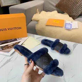 Louis Vuitton Monogram कैनवास नेवी शियरलिंग ट्रिम स्लिपर्स