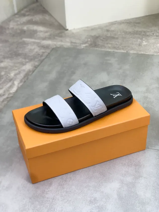 Louis Vuitton Monogram Embossed Duas Alças Preto e Cinza Pantufas 3