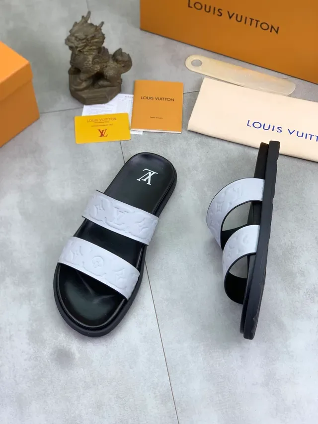 Louis Vuitton Monogram Embossed Duas Alças Preto e Cinza Pantufas 4