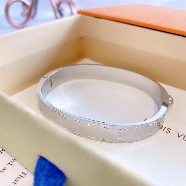 Louis Vuitton Monogram Empreinte أساور بينجل كريستالية مزينة بحلقة مفتوحة 4