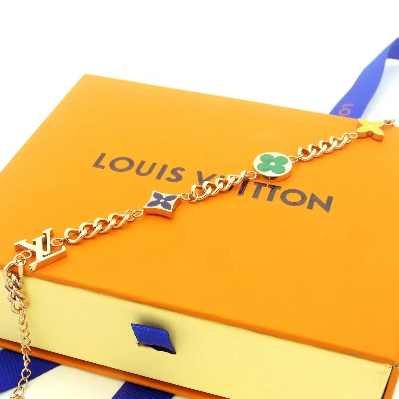 Louis Vuitton Monogram Flower سلاسل ذهبية فضية مربوطة تعويذة مينا سوار 2
