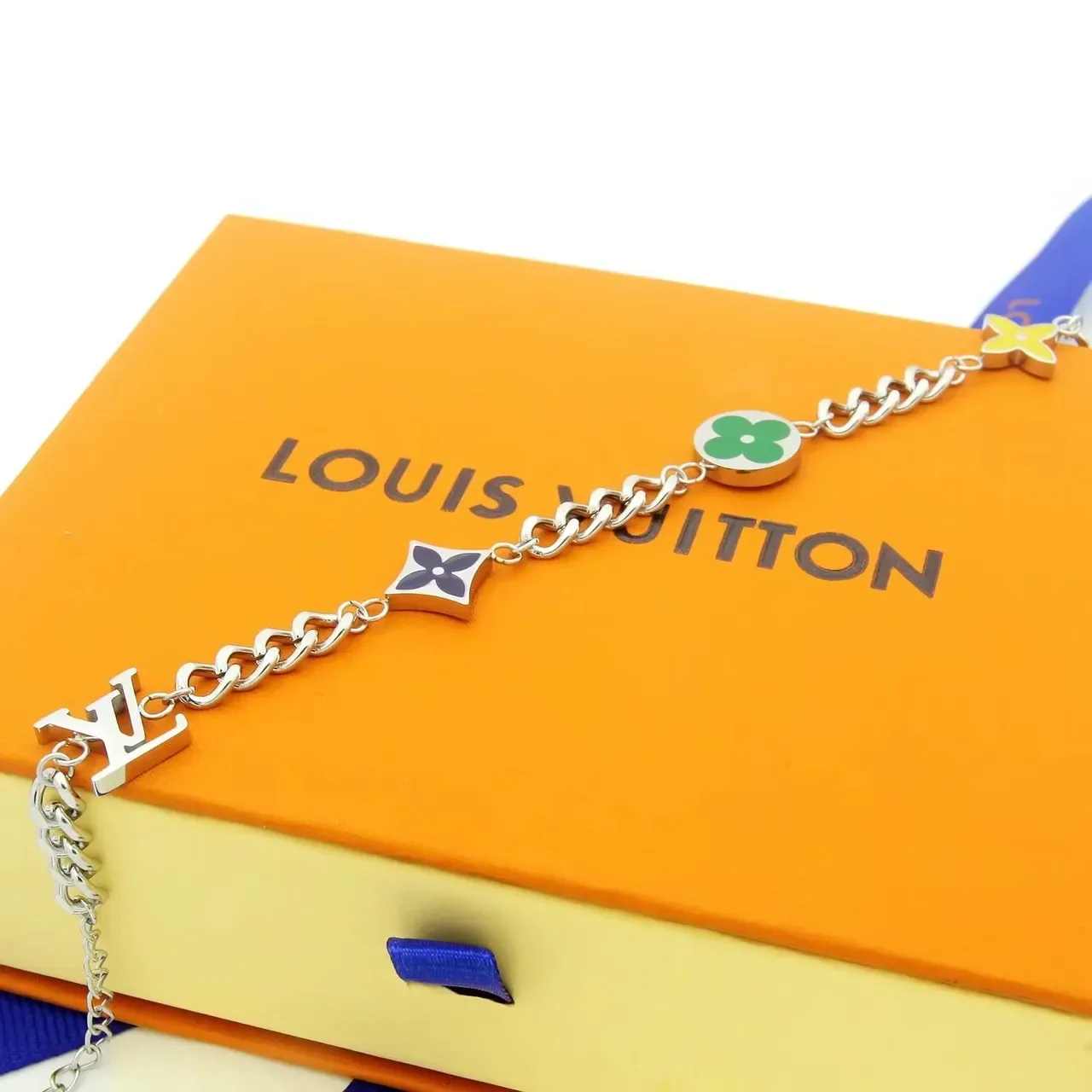 Louis Vuitton Monogram Flower سلاسل ذهبية فضية مربوطة تعويذة مينا سوار 5