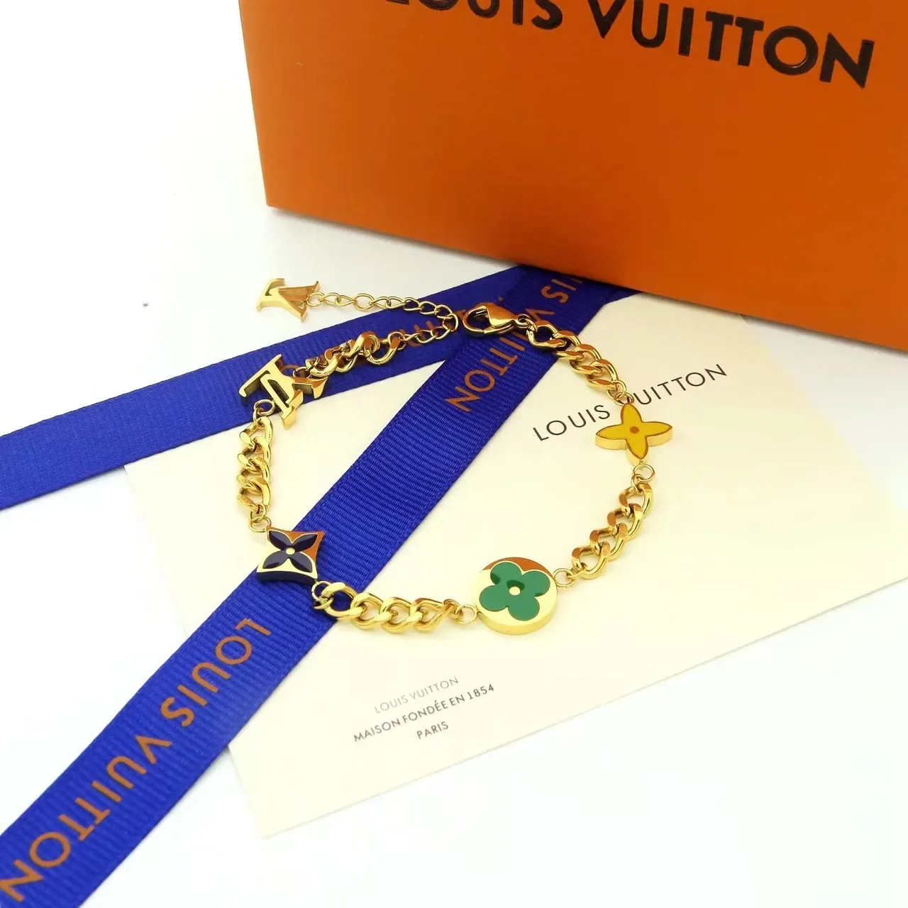 Louis Vuitton Monogram Flower سلاسل ذهبية فضية مربوطة تعويذة مينا سوار 7