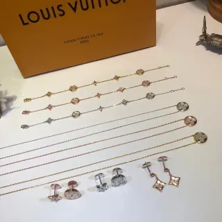 سوارة Louis Vuitton Monogram ورد سلسلة سلكية رفيعة ذهبية فضية تعليقات