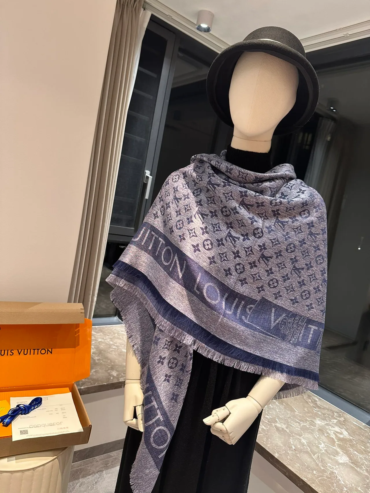 Louis Vuitton Monogram شال رمادي بحري ممزوج بخيط 2