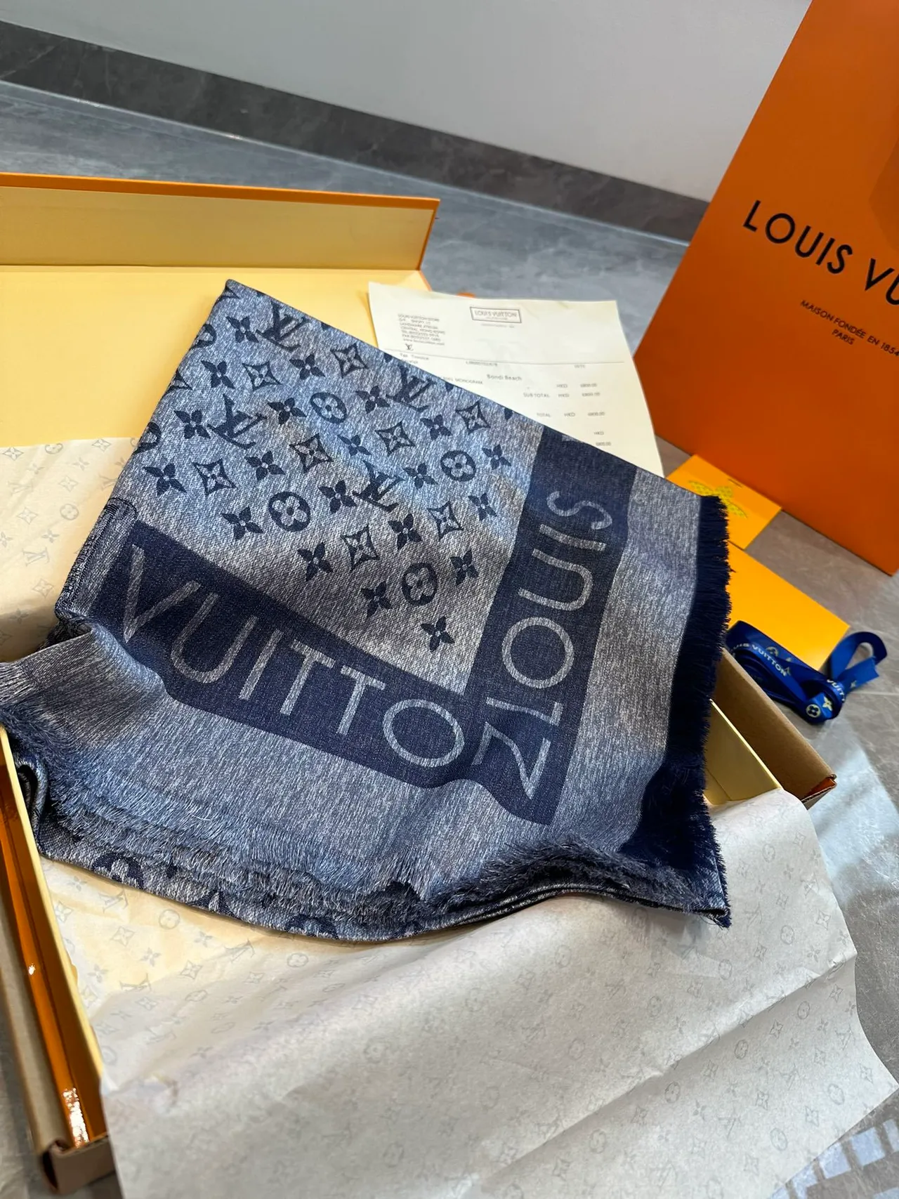 Louis Vuitton Monogram شال رمادي بحري ممزوج بخيط 4
