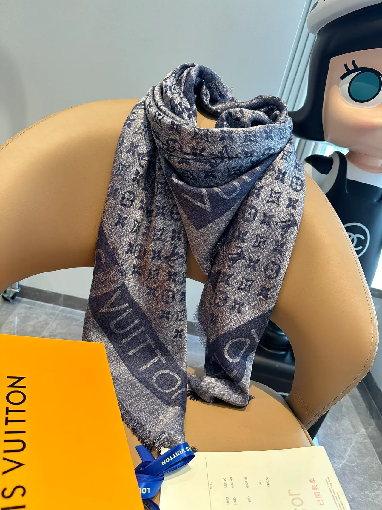Louis Vuitton Monogram شال رمادي بحري ممزوج بخيط 6