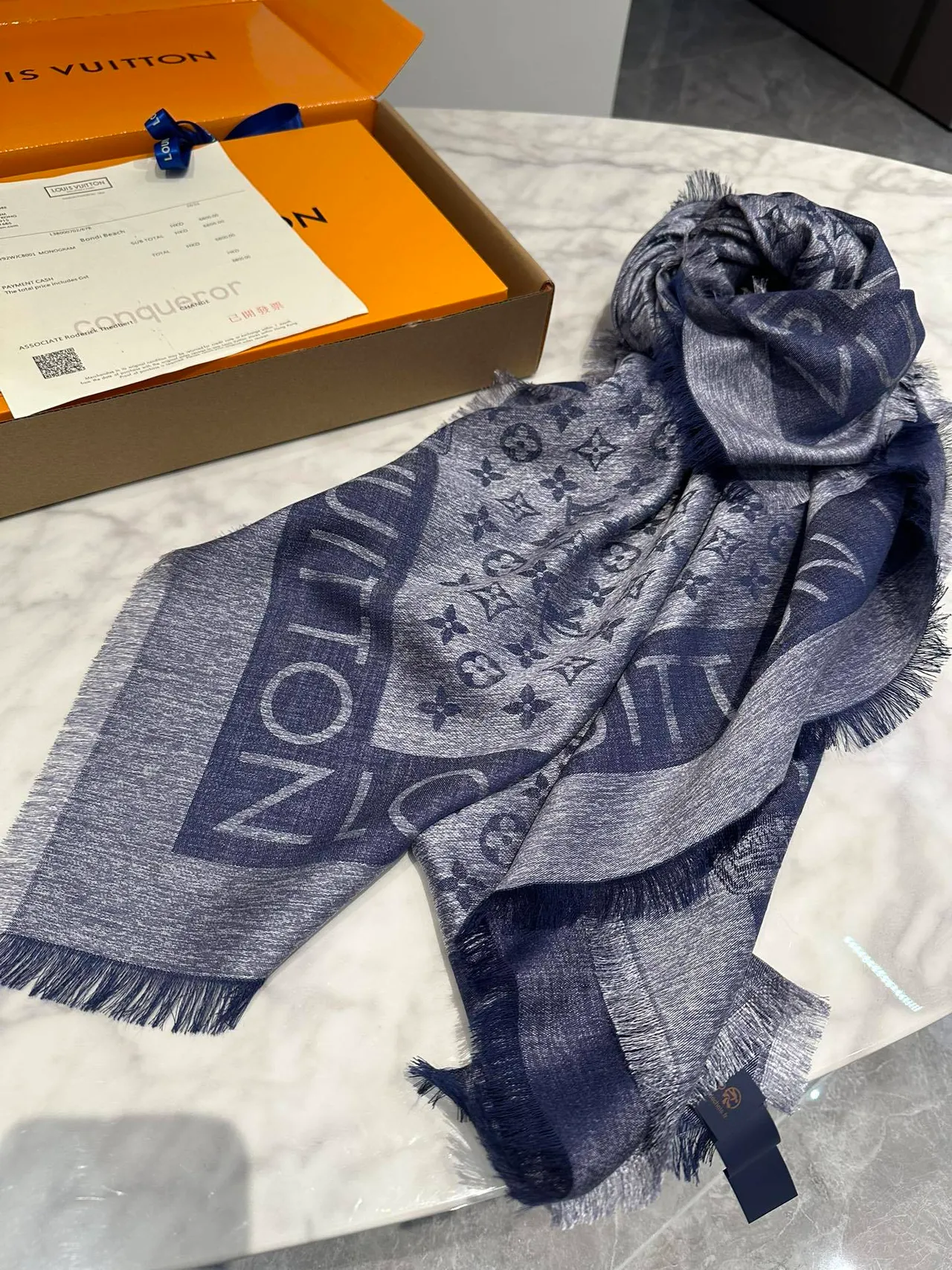 Louis Vuitton Monogram شال رمادي بحري ممزوج بخيط 8