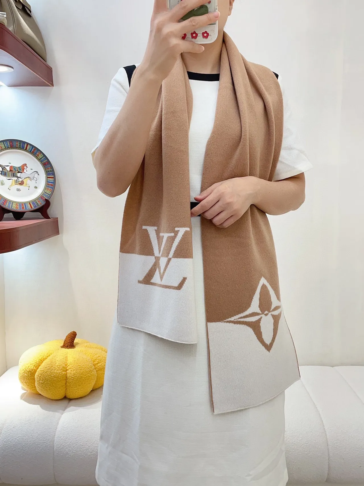 لويس فيتون Monogram Knit Scarf بيج أبيض محبوك كشمير شال 2