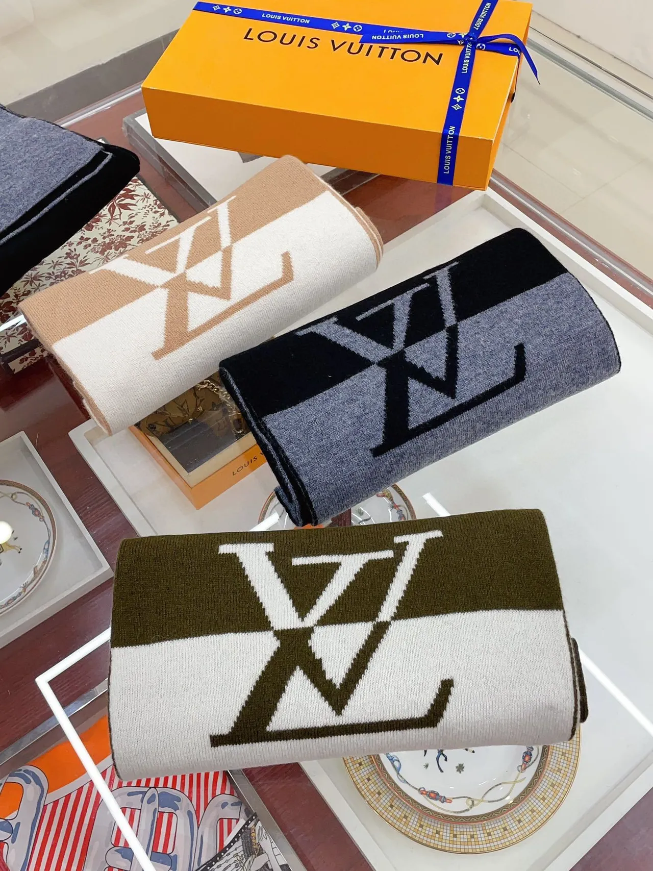 لويس فيتون Monogram Knit Scarf بيج أبيض محبوك كشمير شال 3