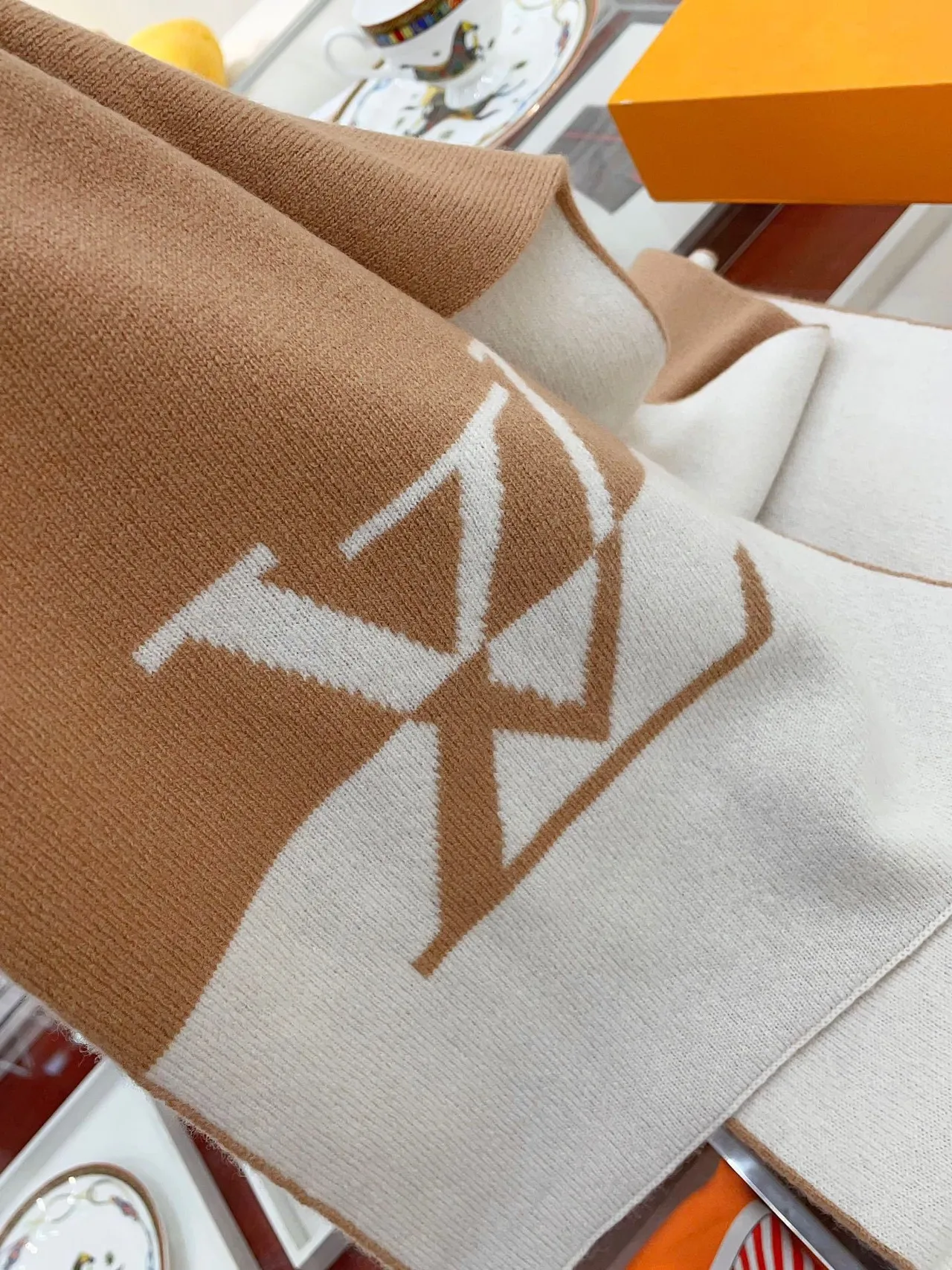 لويس فيتون Monogram Knit Scarf بيج أبيض محبوك كشمير شال 8
