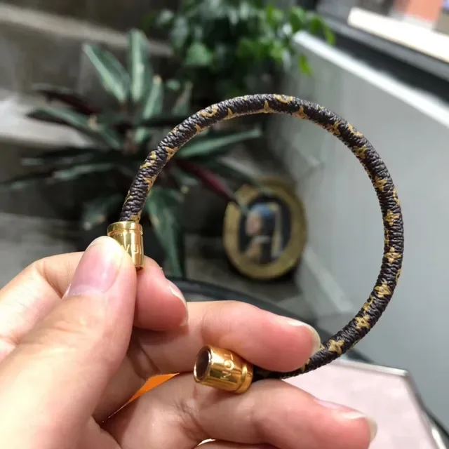 Louis Vuitton Monogram Bracelet Cuir Noir Doré Tressé Cilindrique Fermeture Magnétique 4