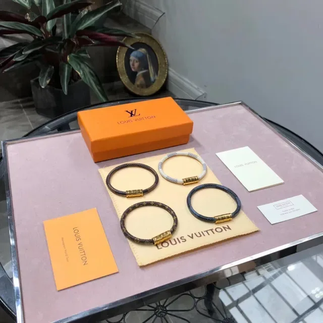 Louis Vuitton Monogram Bracelet Cuir Noir Doré Tressé Cilindrique Fermeture Magnétique 5