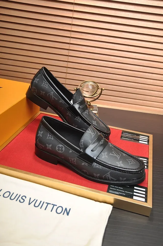 Louis Vuitton Mocassins Penny Monograma de Couro 4