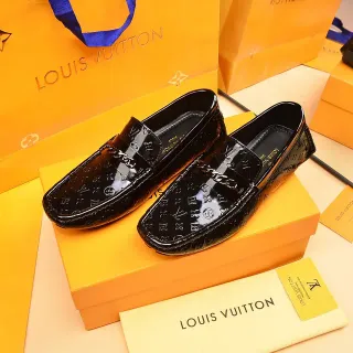 Louis Vuitton Monogram Patent Chain Loafer جلد أسود لوافر