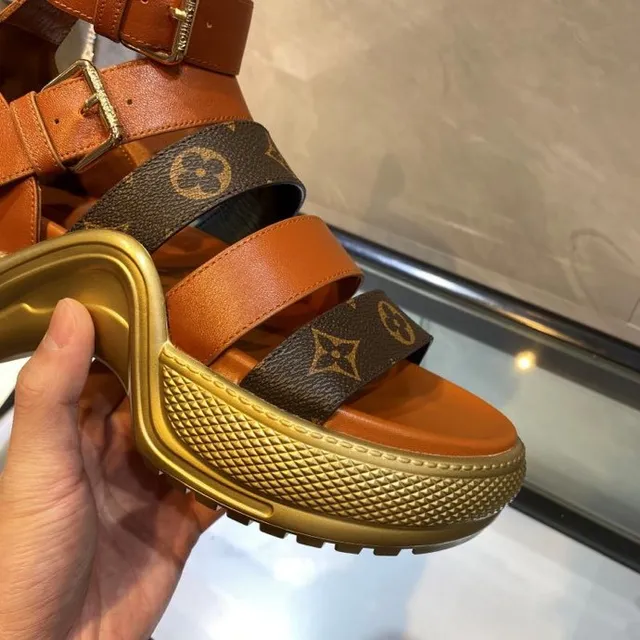 Louis Vuitton Monogram صندل جلادياتور منصة 2