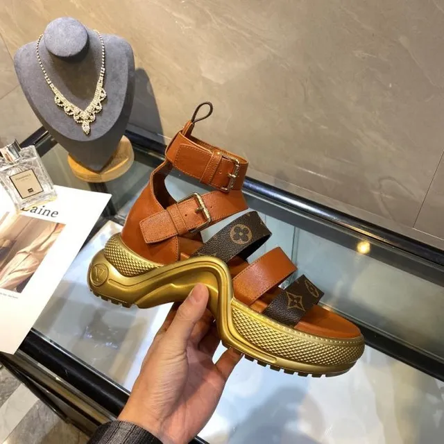 Louis Vuitton Monogram صندل جلادياتور منصة 4