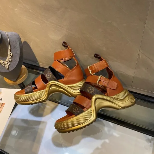 Louis Vuitton Monogram صندل جلادياتور منصة 6