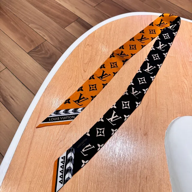 Louis Vuitton Monogram উল্টোপাল্টা সংকীর্ণ রেশমের স্কার্ফ 5