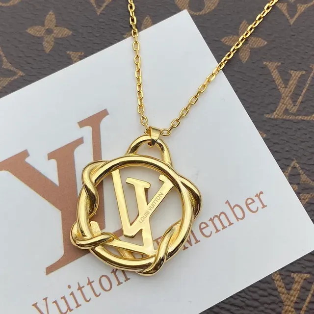 Collier Louis Vuitton Monogram Rope Pendant en Or 3