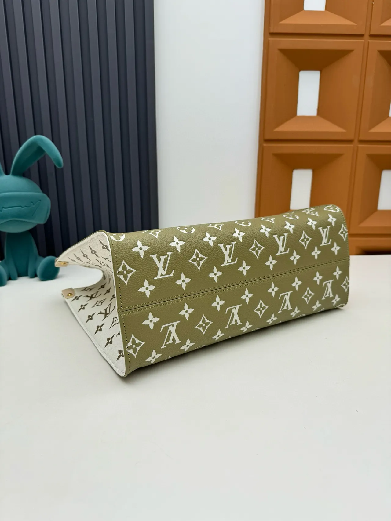 Louis Vuitton OnTheGo Tote Bolsa Verde Oliva monograma de asa superior Bolsa Tote 4