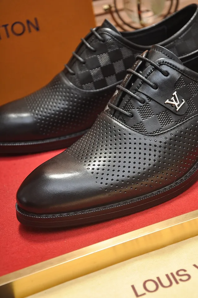 Louis Vuitton Chaussures Oxford à embout perforé 2