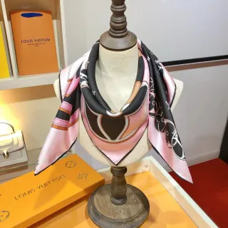Louis Vuitton Écharpe de Soie Imprimée Florale Monogramme Rose Noir Carré