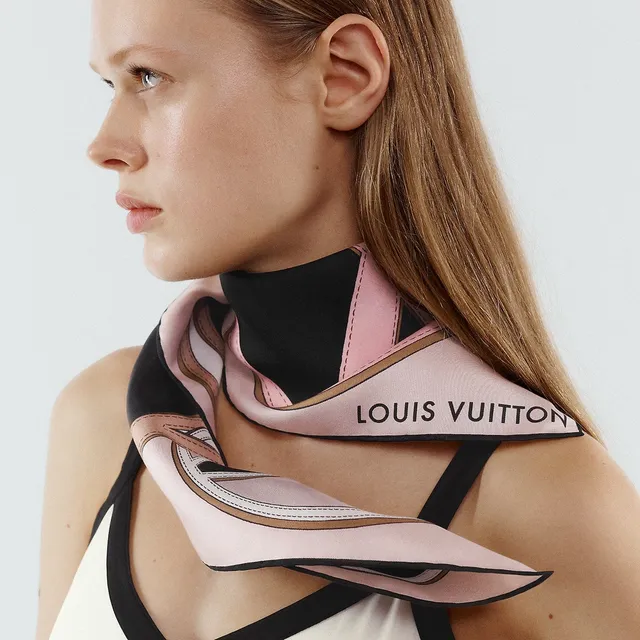 Louis Vuitton गुलाबी काला वर्गाकार फूलों की मुद्रण रेशम स्कार्फ 3