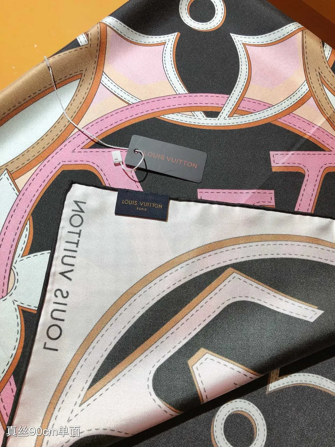 Louis Vuitton गुलाबी काला वर्गाकार फूलों की मुद्रण रेशम स्कार्फ 8
