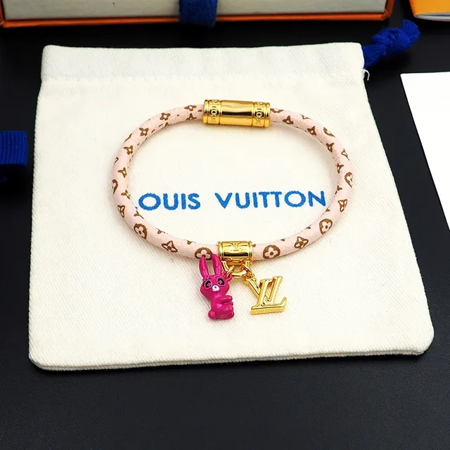 Louis Vuitton سوارة كورد هاردوير مونوغرام ذهب وردي 4