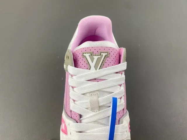 Louis Vuitton 粉白 厚底分层鞋底 镂空网面鞋面 生活方式运动鞋 6