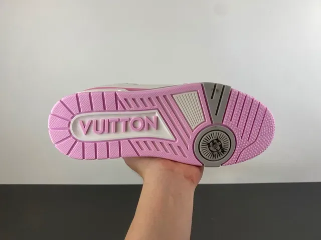 Louis Vuitton 粉白 厚底分层鞋底 镂空网面鞋面 生活方式运动鞋 9