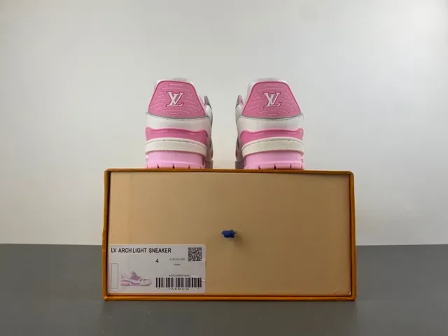 Louis Vuitton 粉白 厚底分层鞋底 镂空网面鞋面 生活方式运动鞋 17