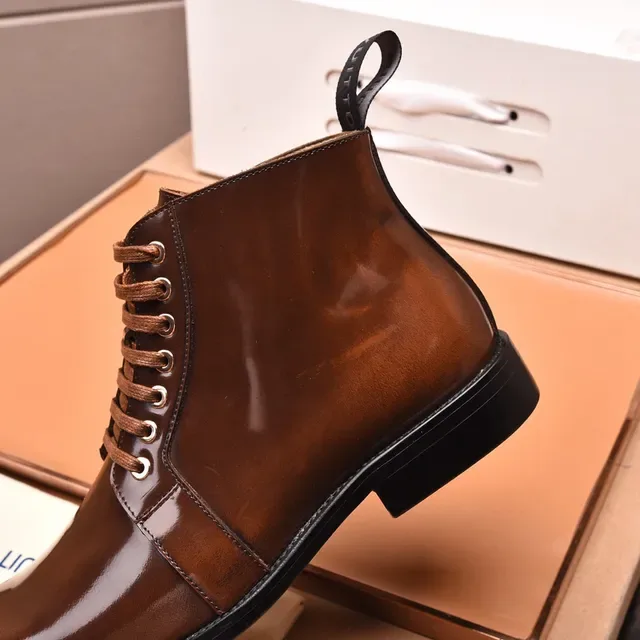 Botas Louis Vuitton Marrom Polido com Cadarços 2
