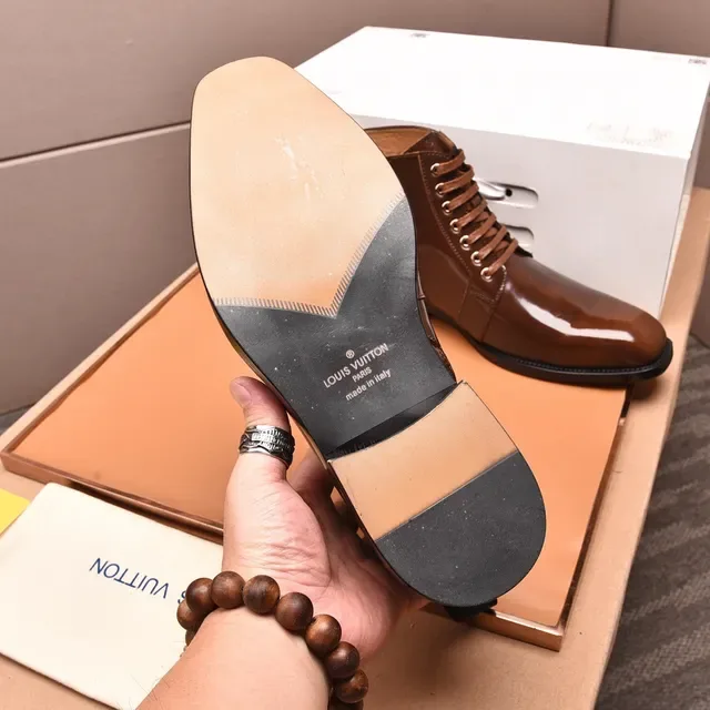 Botas Louis Vuitton Marrom Polido com Cadarços 3